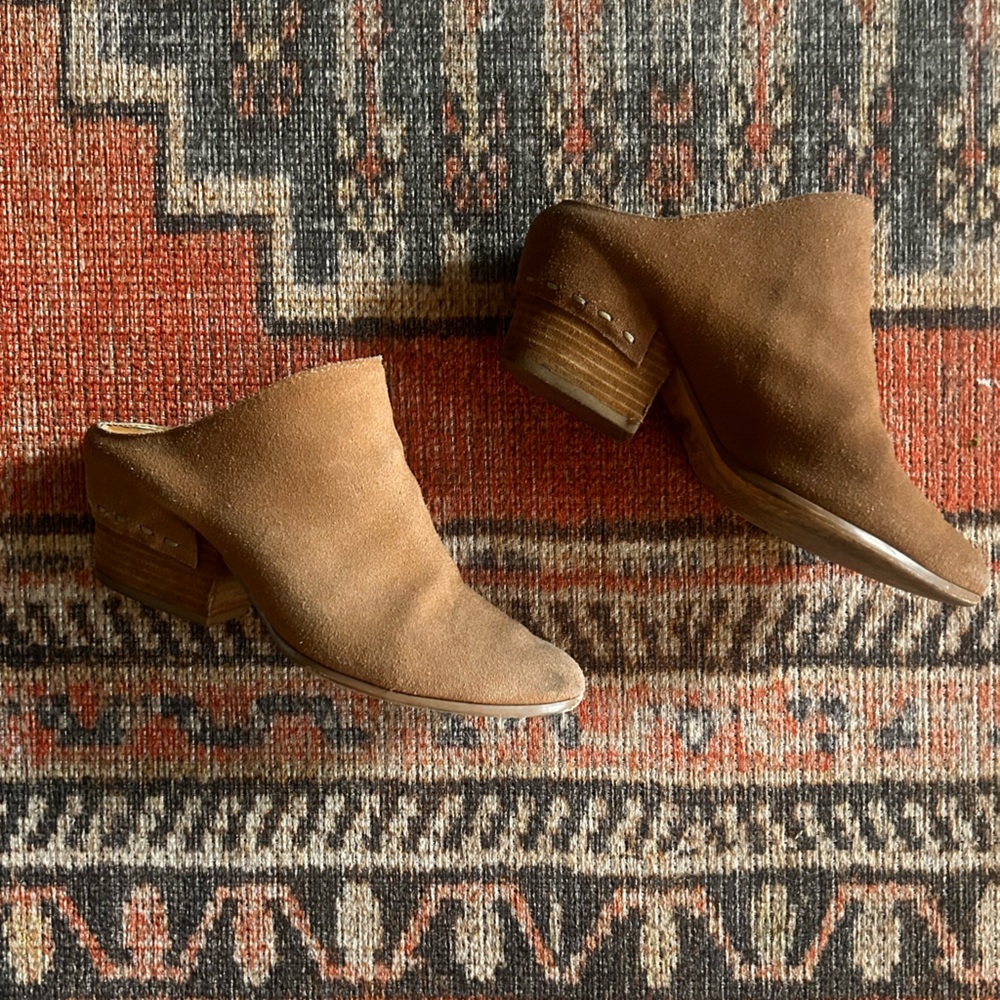 Mojo Moxy suede wooden mule